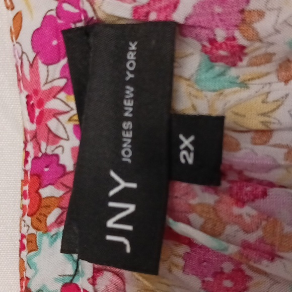 Jones New York size 2X women's colorful floral pull-on blouse. - Picture 9 of 16